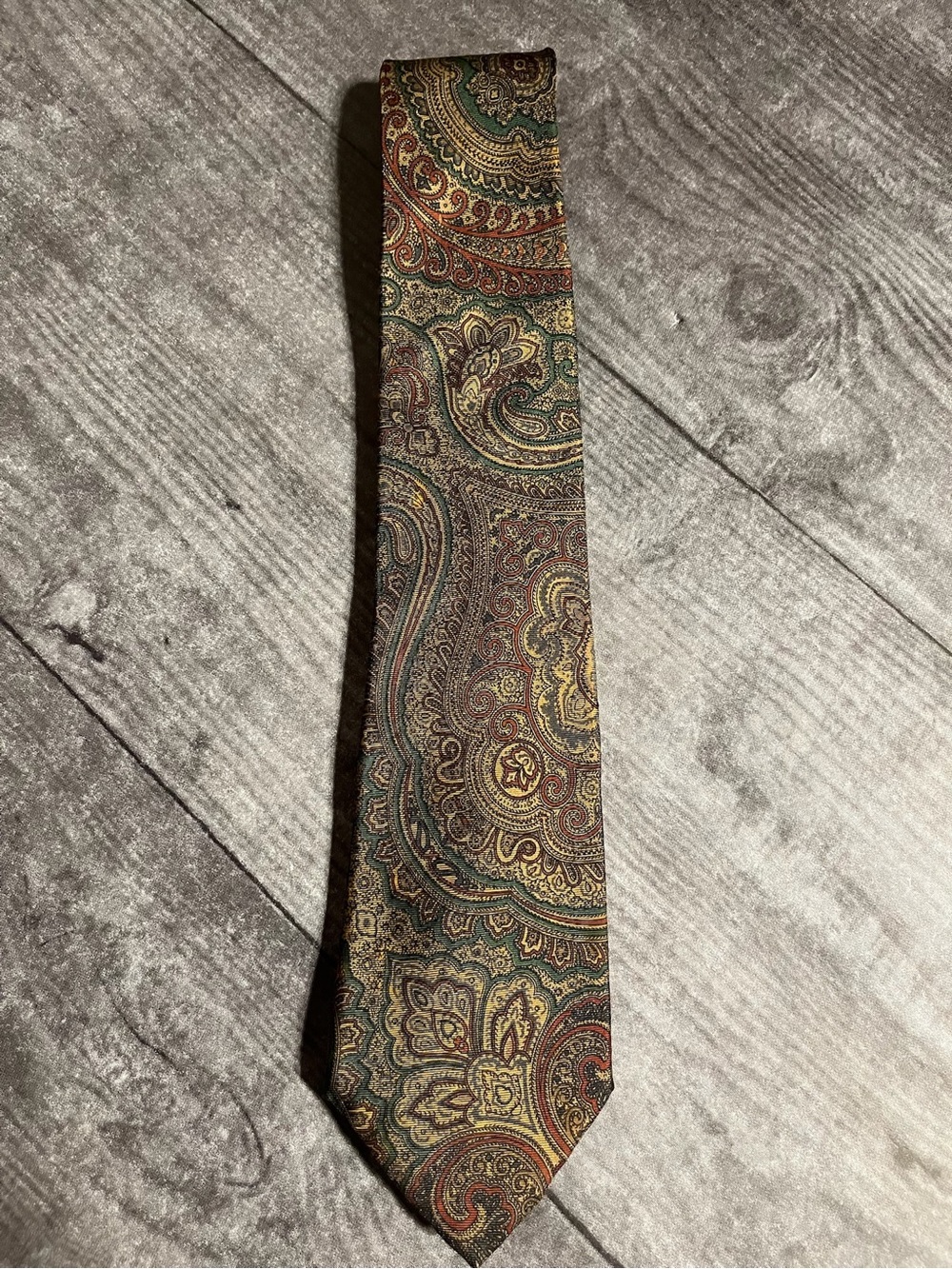 Paisley Pattern Silk Tie in Olive Green and Burgundy